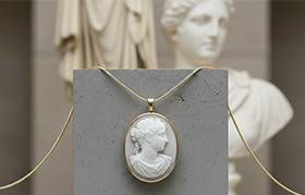 럭셔리 제품 저채도 색상 쓰면
‘헤리티지’ 느낌 줘 더 고평가