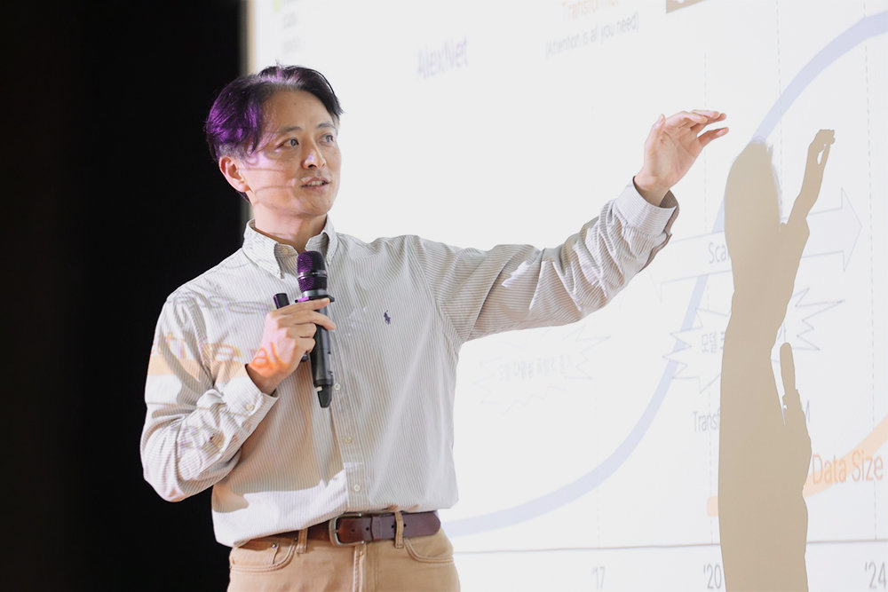 Dinotisia Unveils Key Paper at VLDB 2025