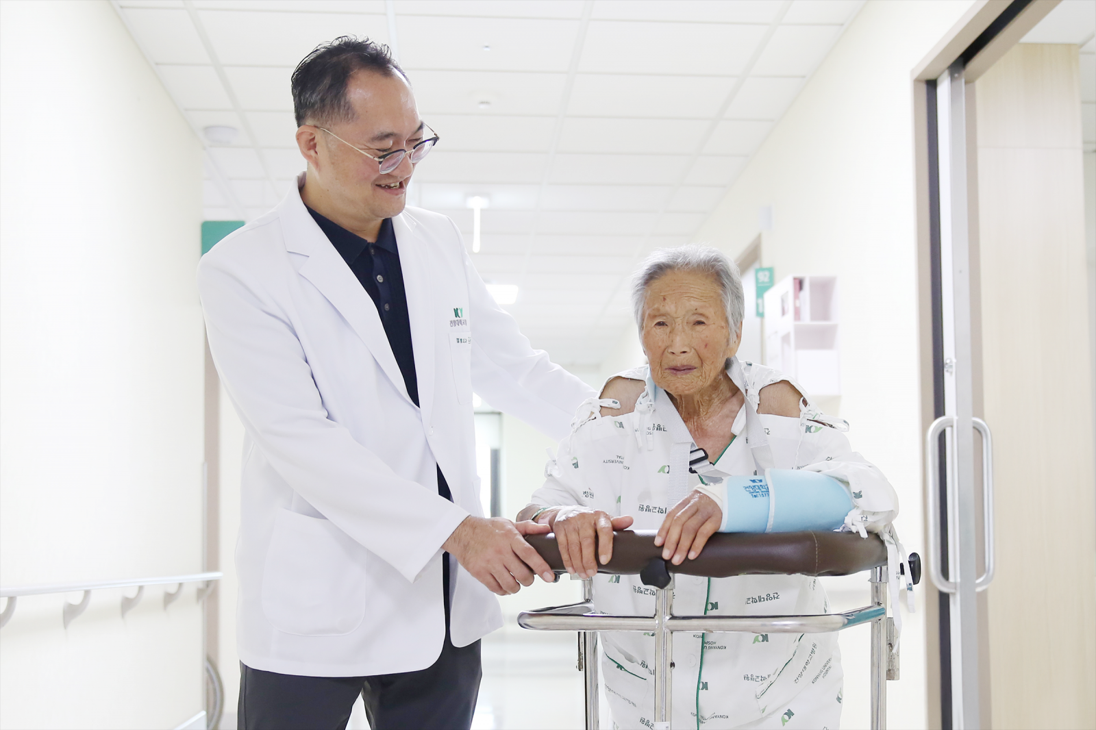 106-Year-Old Grandmother Undergoes Successful Hip Surgery