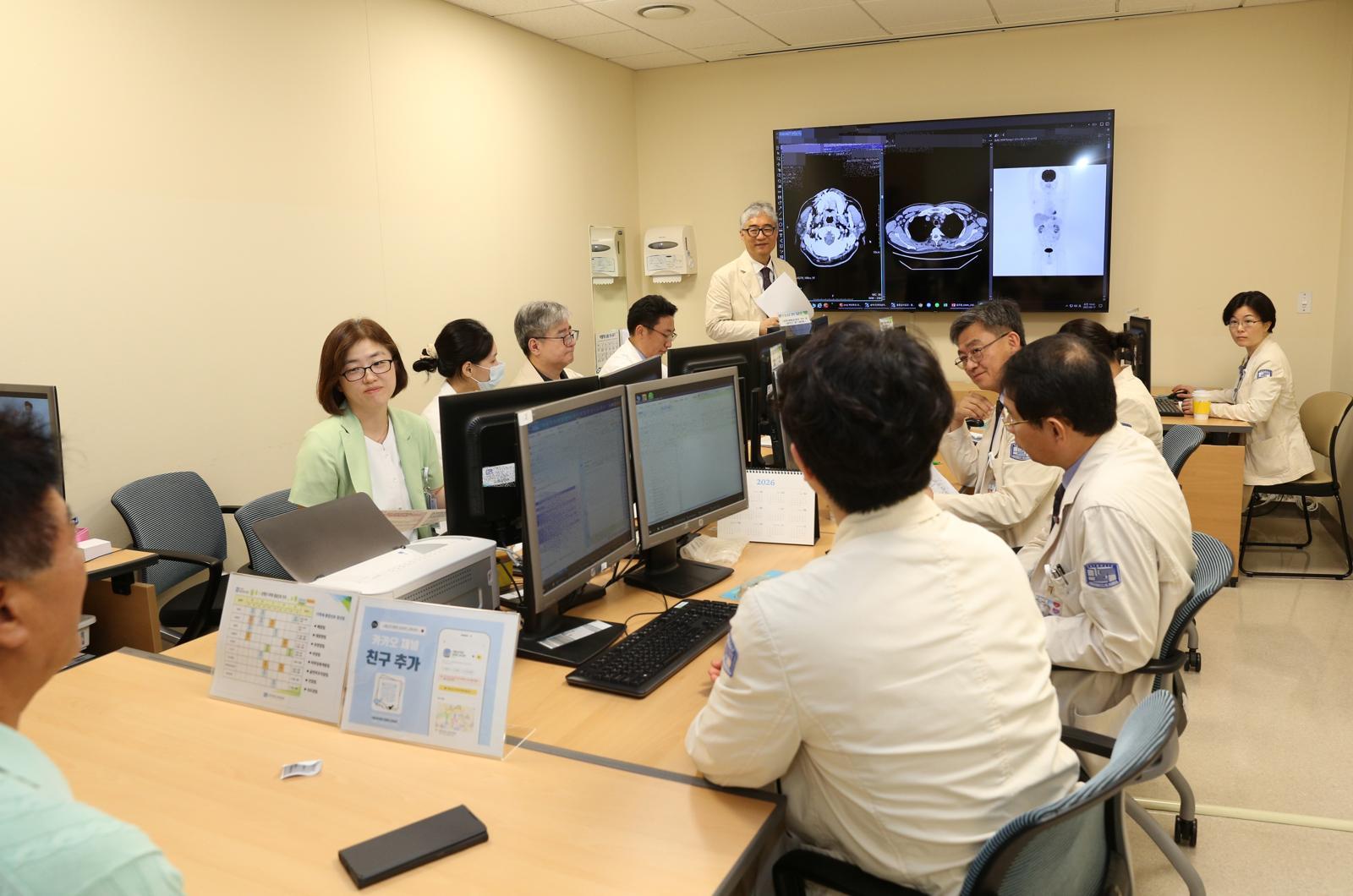 "Multidisciplinary Approach Seeks Best Lymphoma Treatments"