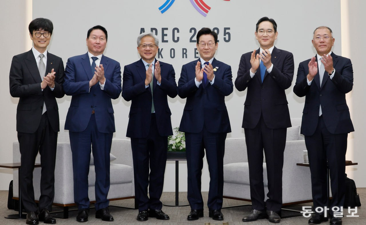 Nvidia's Jensen Huang Promises 260,000 AI GPUs to Korea