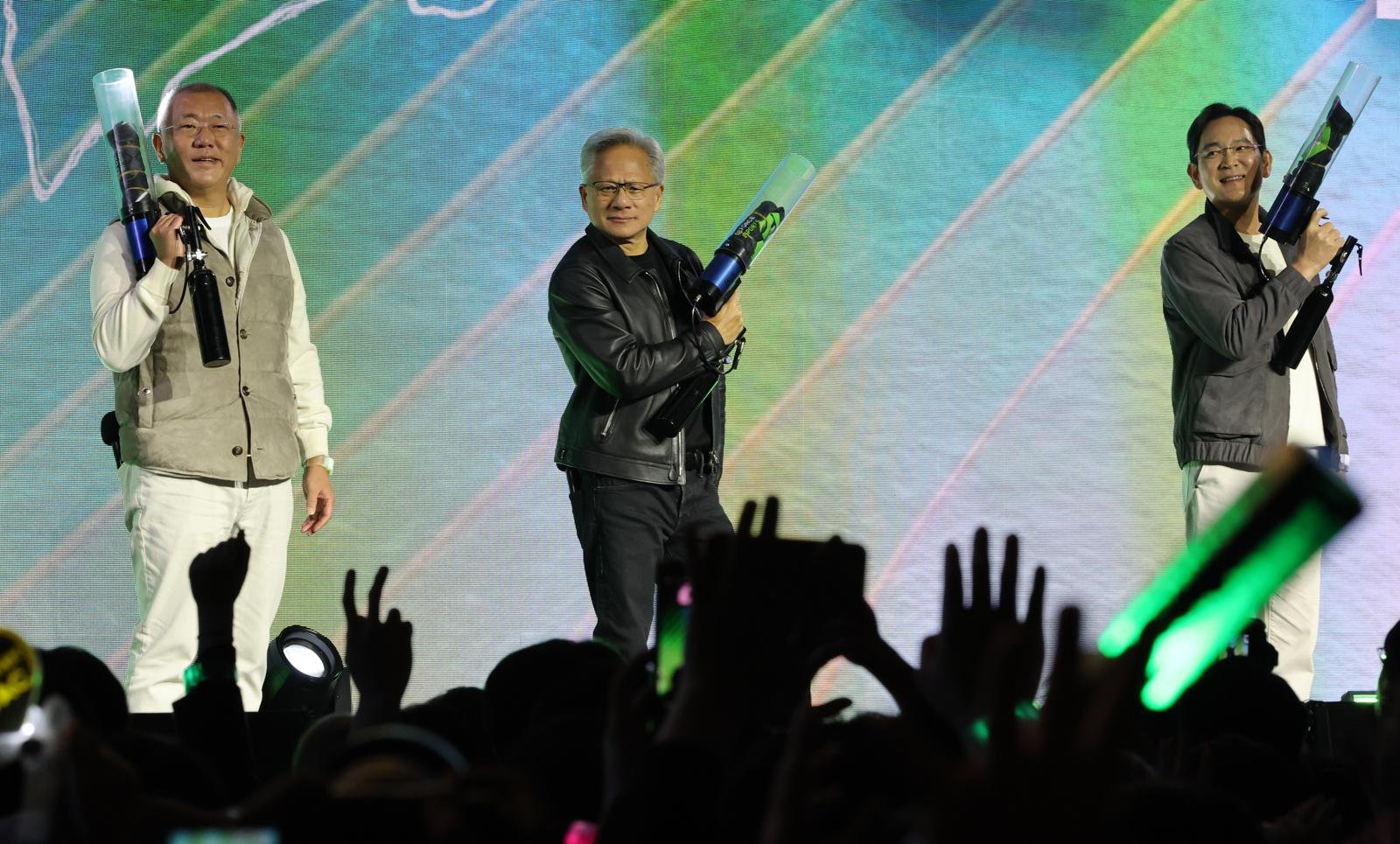 AI Chips Rise, Steel-Petrochemicals Struggle: APEC Report