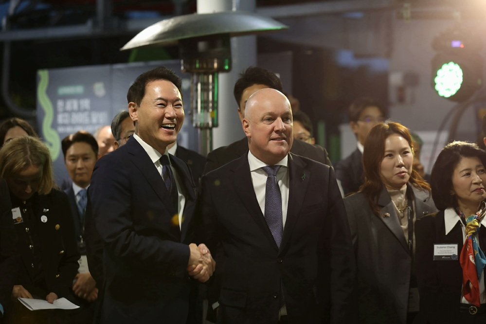 Newimage Korea Discusses Cooperation with NZ PM in Busan