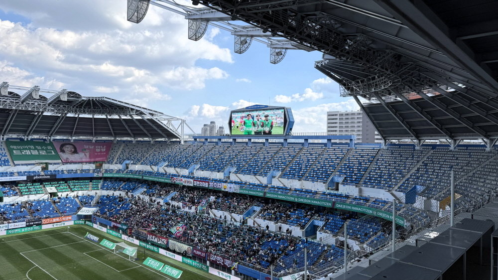 AI Voice Relay for Visually Impaired at Stadium