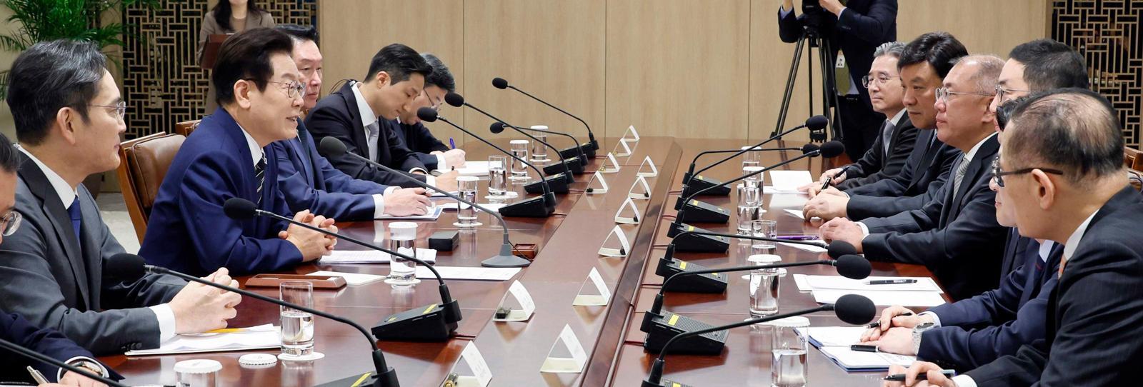 Samsung, SK, Hyundai, LG to Invest KRW 800 Trillion