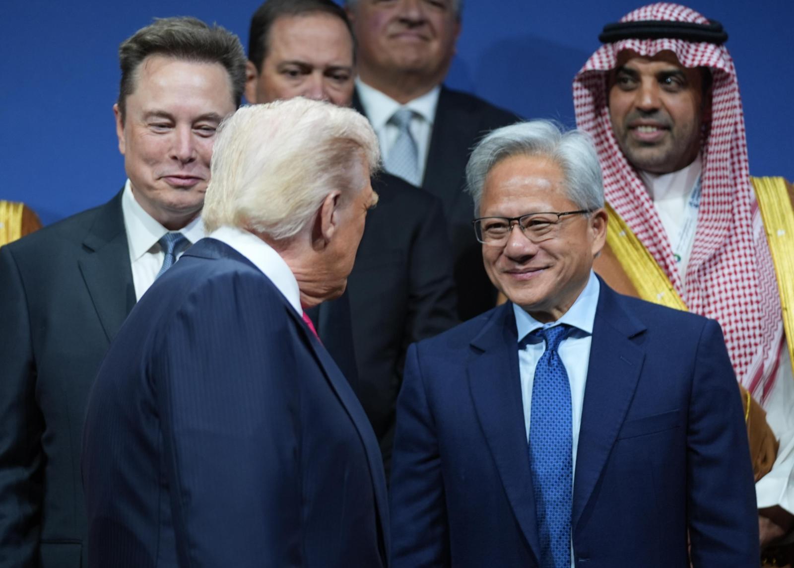 트럼프 “해외엔 안 판다”던 최신 AI칩… UAE-사우디 기업에 7만개 수출 허가