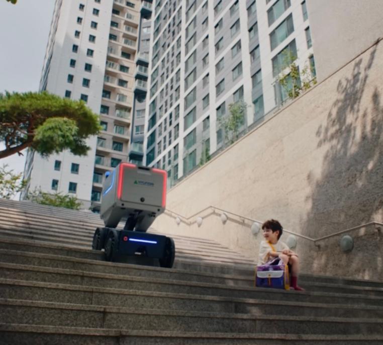 Aging in Place: New Trend with AI, Robots