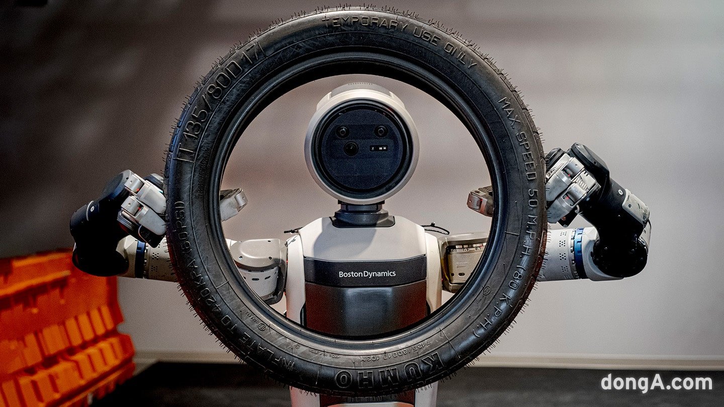 Hyundai Motor Chief Chung Bets Future on Robots