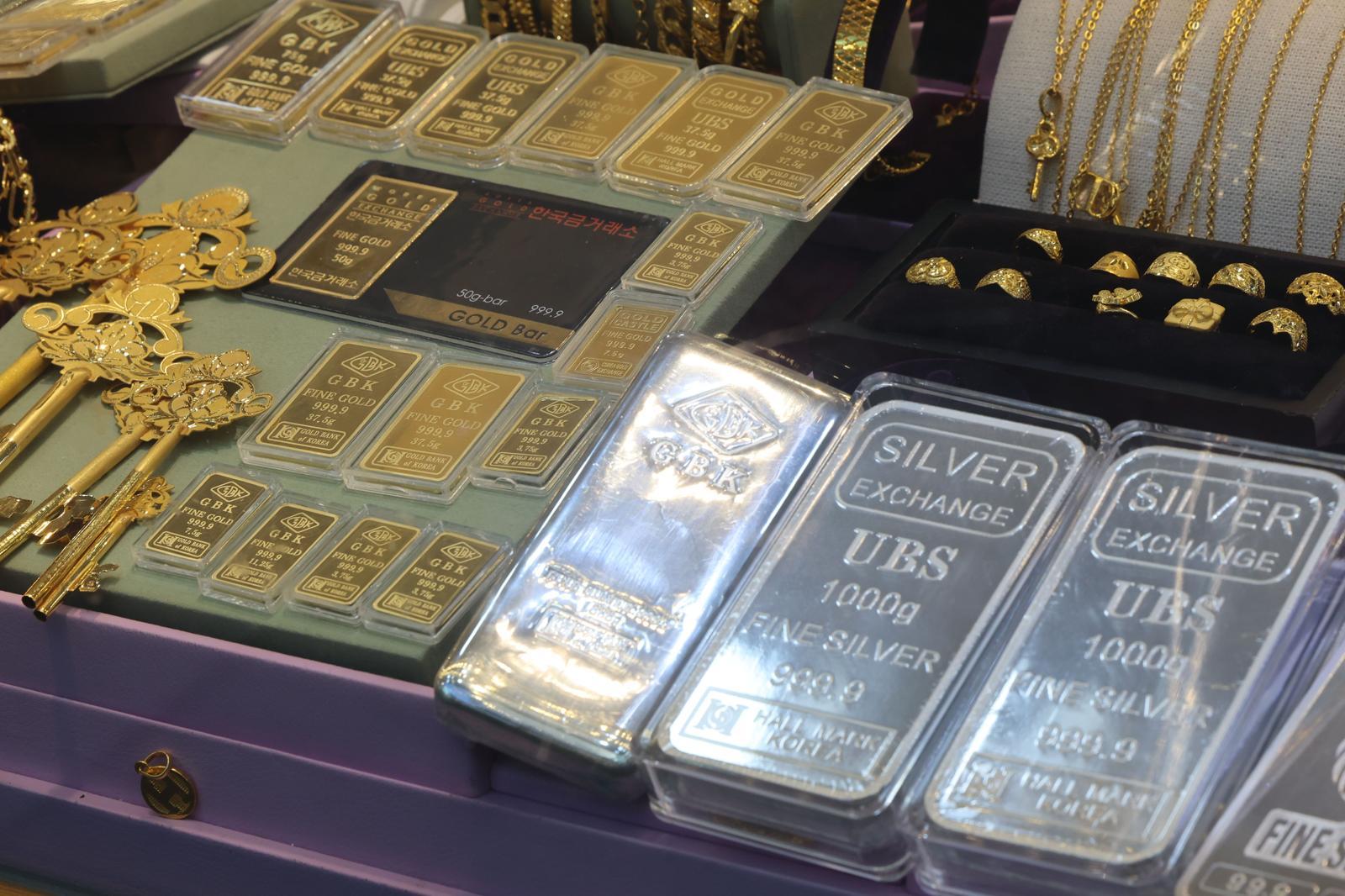 Banks’ Gold Products Hit Record; Silver Sales Soar