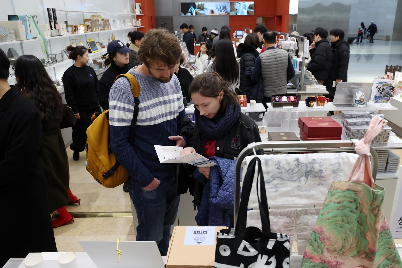 K-Culture Drives Museum Goods Sales Past KRW 40 Billion