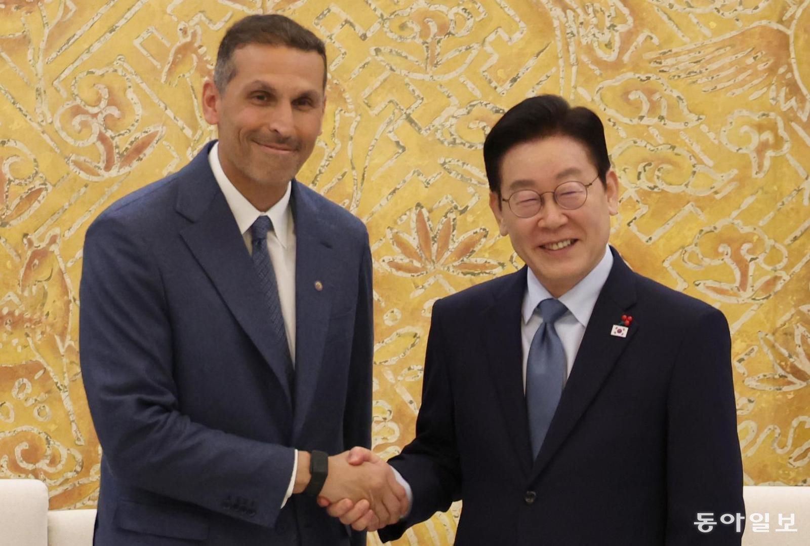 UAE Emissary Khaldoon Seeks Korean Role in KRW 30 Trillion ‘Stargate’ Project