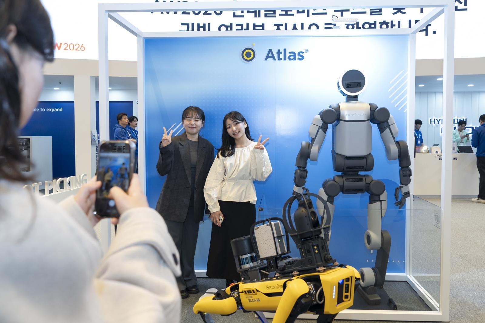 Hyundai Showcases Full Robot Lineup at AW2026, Starts MobED Sales in Korea
