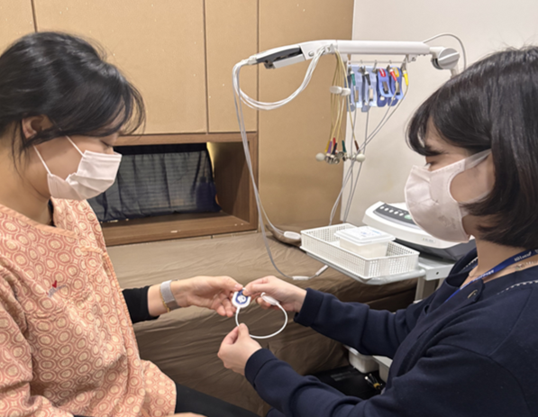 대웅제약 “웨어러블 심전도 검사기 모비케어, 검진 현장서 부정맥 조기 발견”