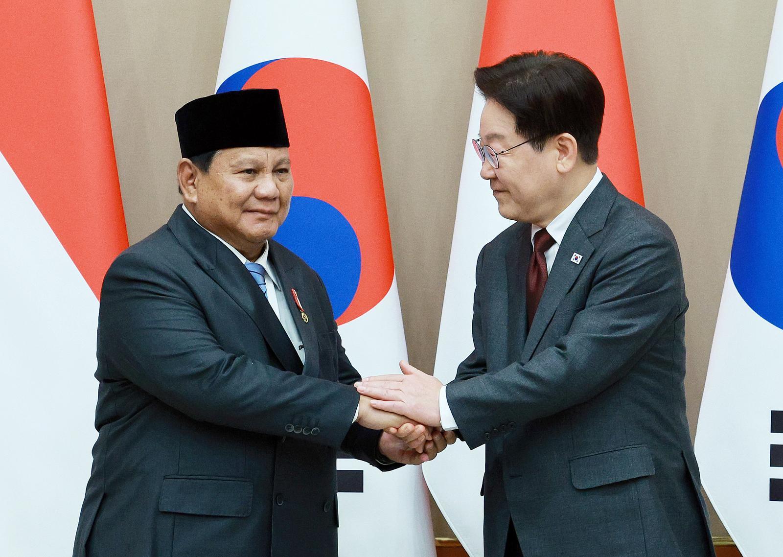 Yoon: Indonesia Key K-Defense Partner, Signs 16 MOUs