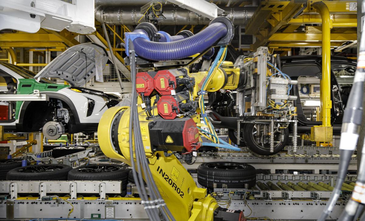 627 Robots Weld Car Bodies, Easing Korea Exit Fears
