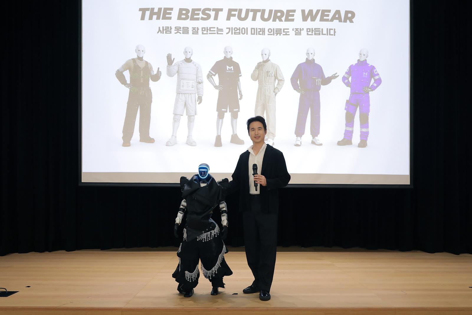 Humanoid Robots Get Clothes in Hansae Debut