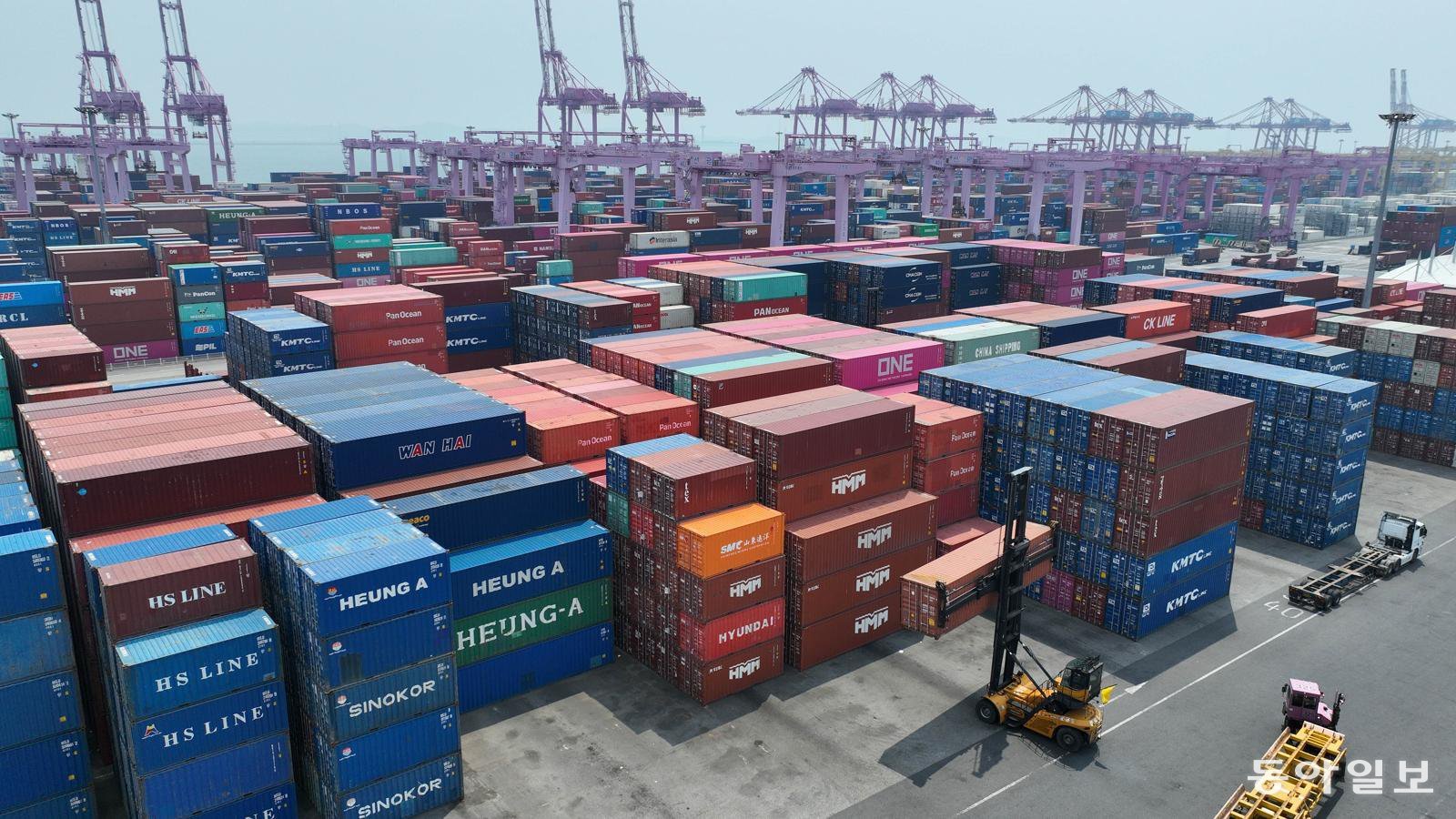 Semiconductors, IT, Autos Drive Korea Toward $1T Exports