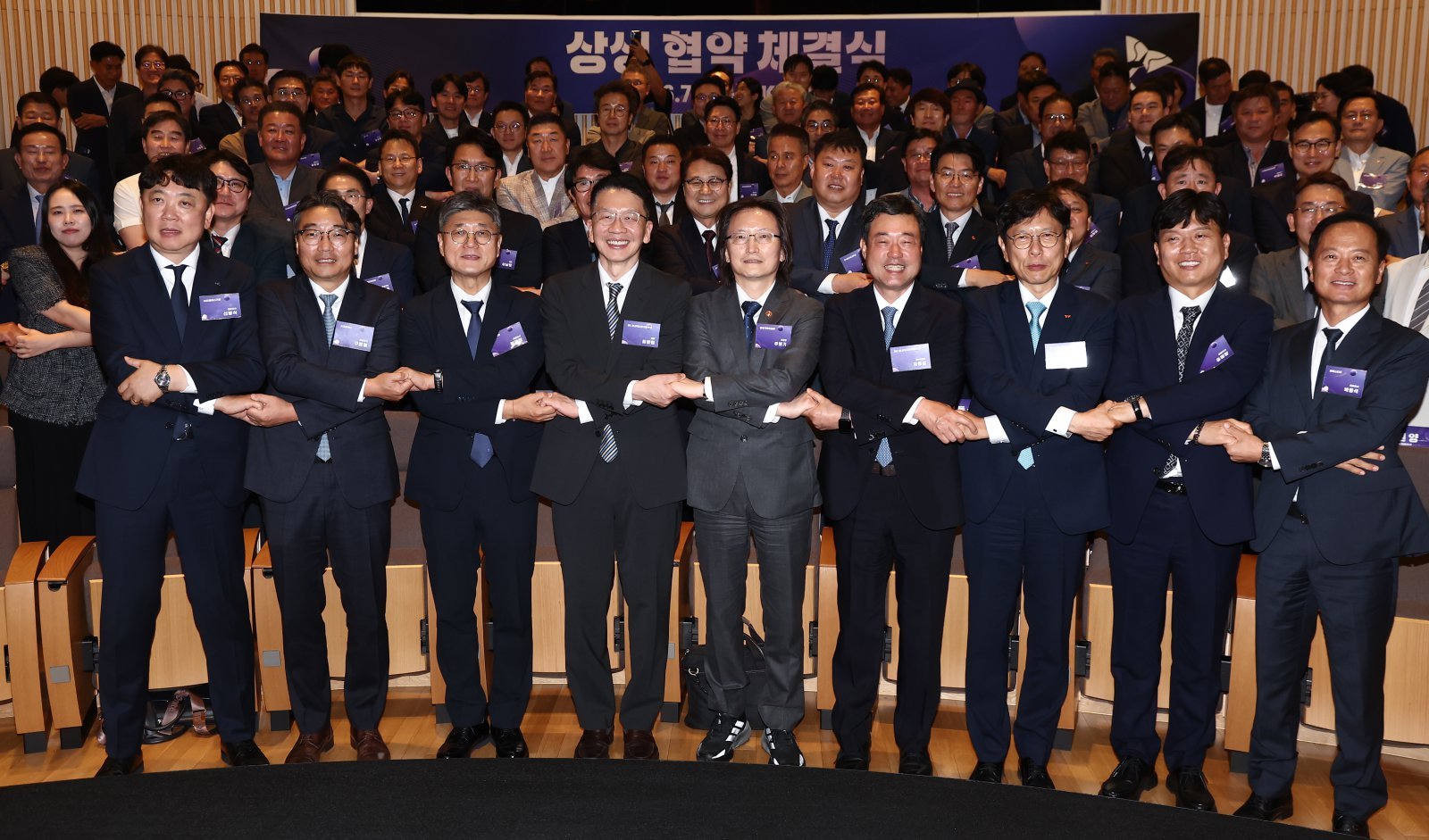 SK to Provide KRW 870 Billion in Tech, Financial Support