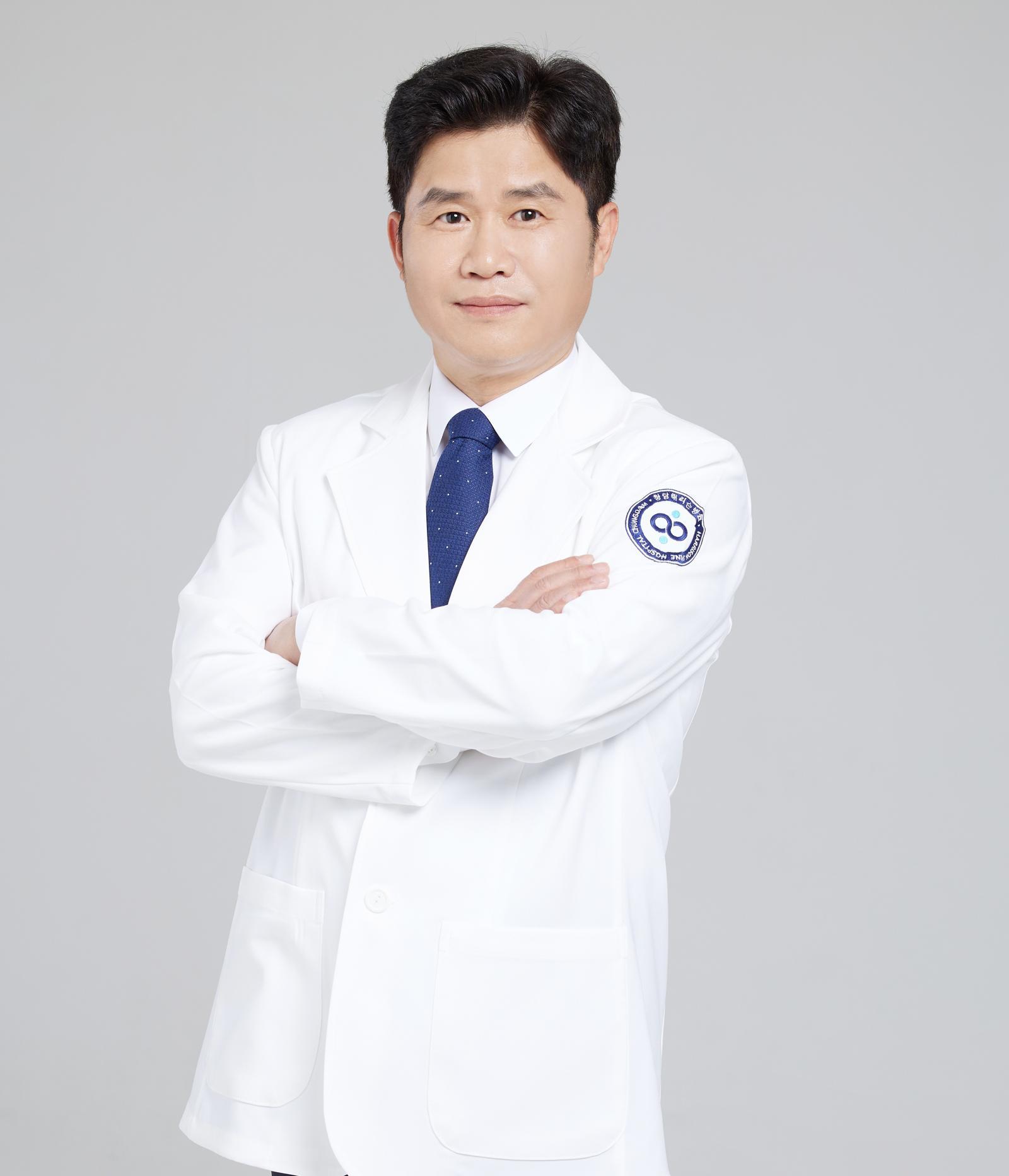Medical Team Pioneers Minimally Invasive Cervical Myelopathy Treatment