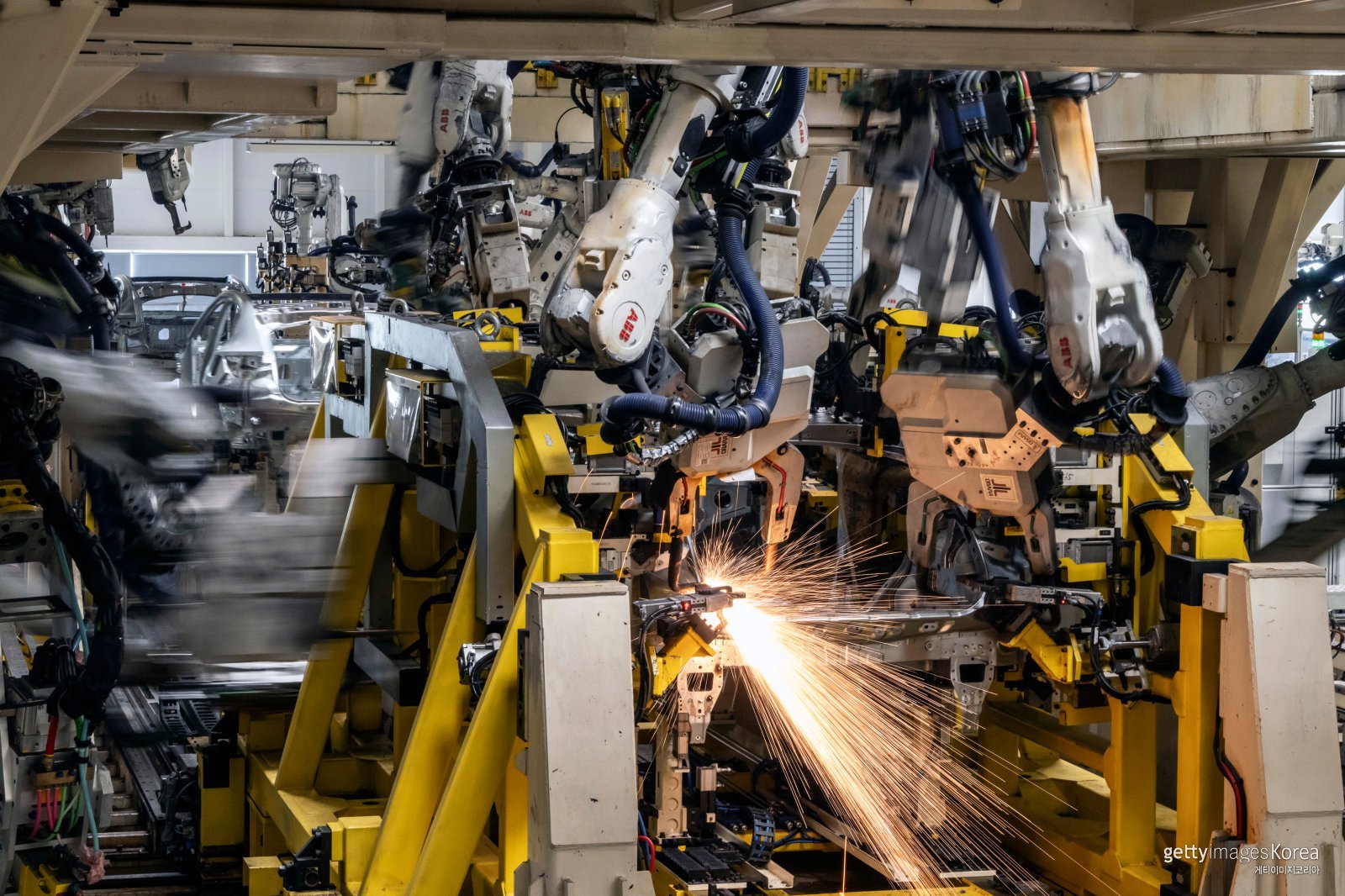 Factories Enter AI Era, From Documents to Materials