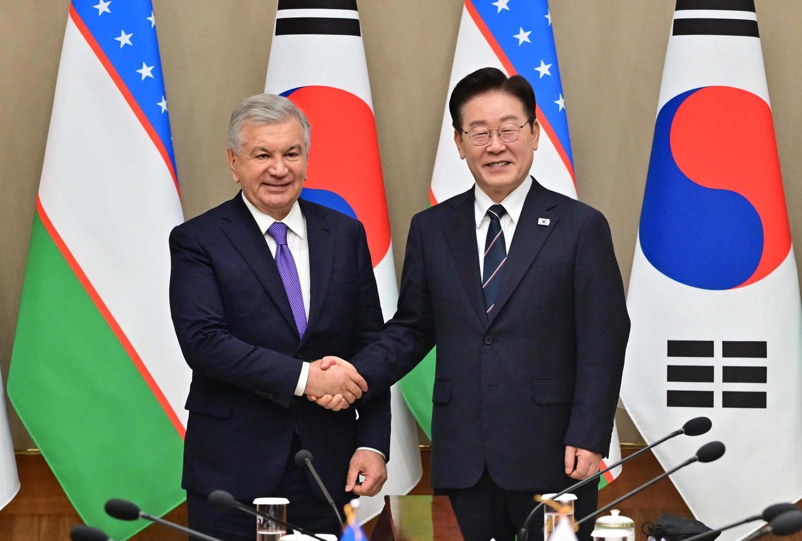 Korea, Uzbekistan Sign 13 MOUs on Minerals, AI, Rail
